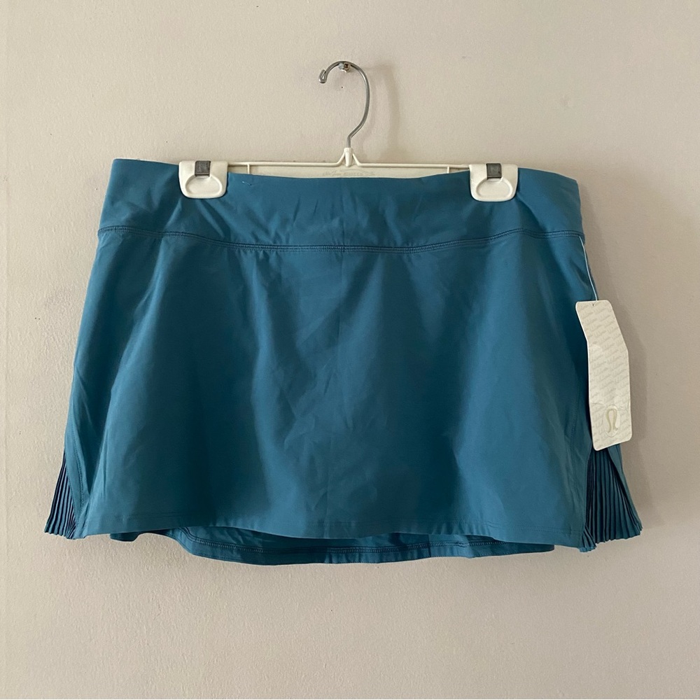 Lululemon Play off the Pleats Mid-Rise Skirt
